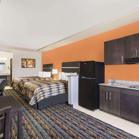 Days Inn By Wyndham Dilley Exteriér fotografie