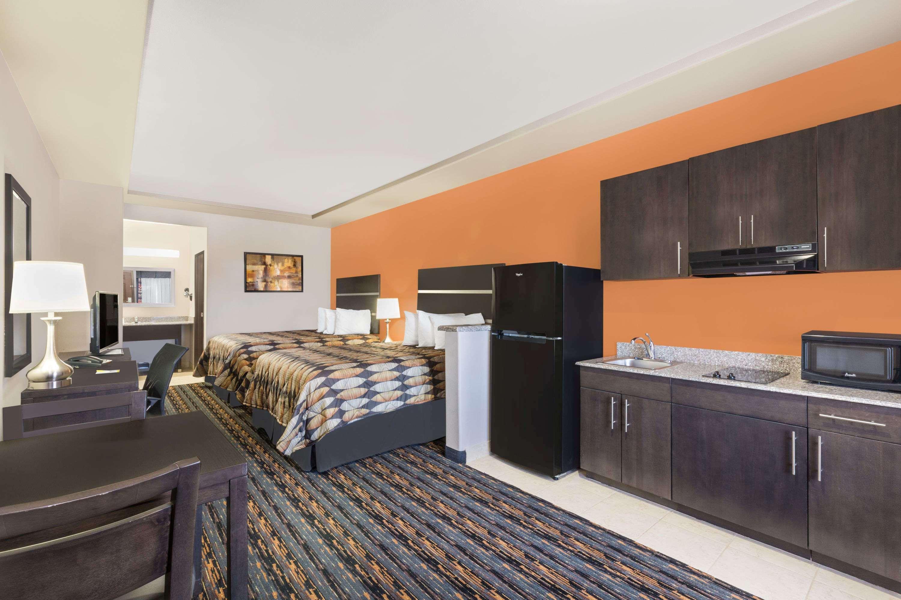 Days Inn By Wyndham Dilley Exteriér fotografie