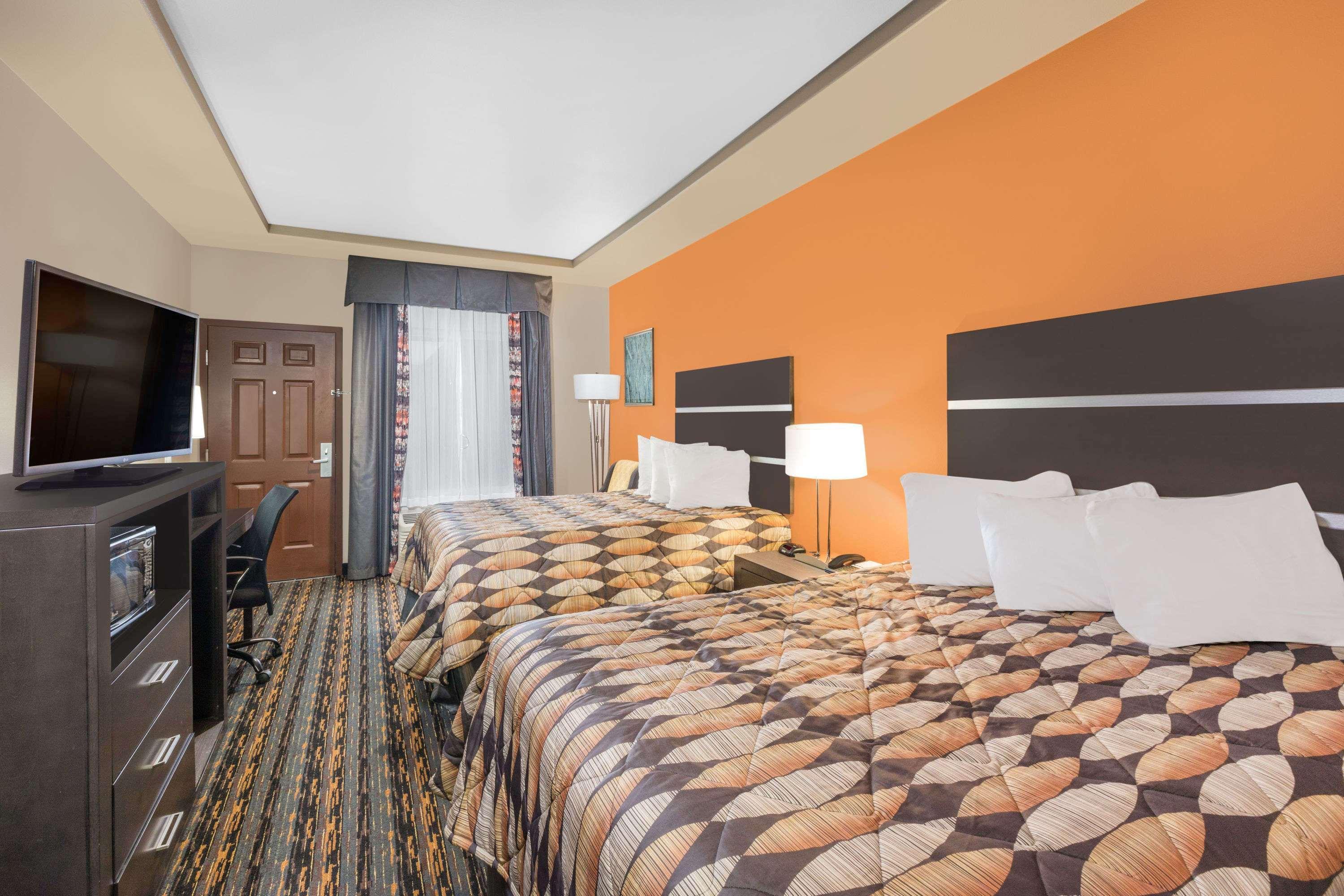 Days Inn By Wyndham Dilley Exteriér fotografie