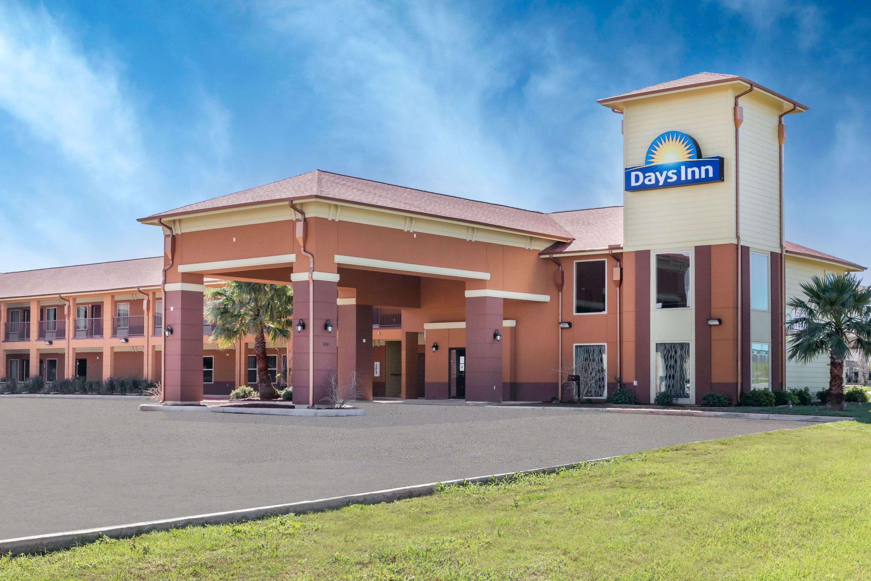Days Inn By Wyndham Dilley Exteriér fotografie